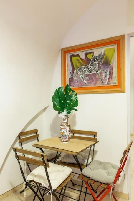 Charming Old Town House Apartment Bari Exterior photo