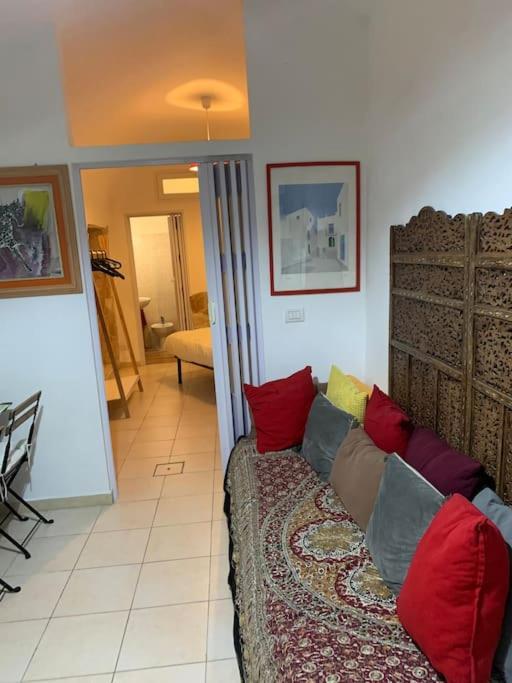 Charming Old Town House Apartment Bari Exterior photo
